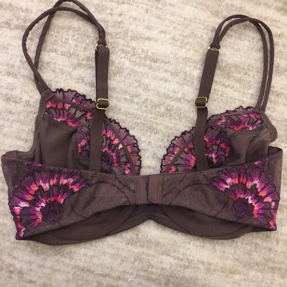 Wacoal Sheer Underwire Bra - Picture 2 of 4